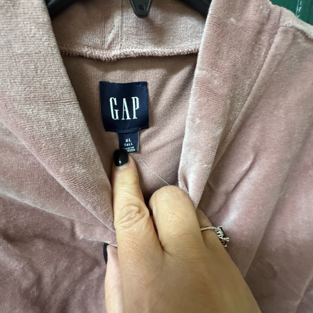 Gap Pink 2 piece velour jogger set. Top is size XL tall. Bottoms are size L NWT - Picture 13 of 15